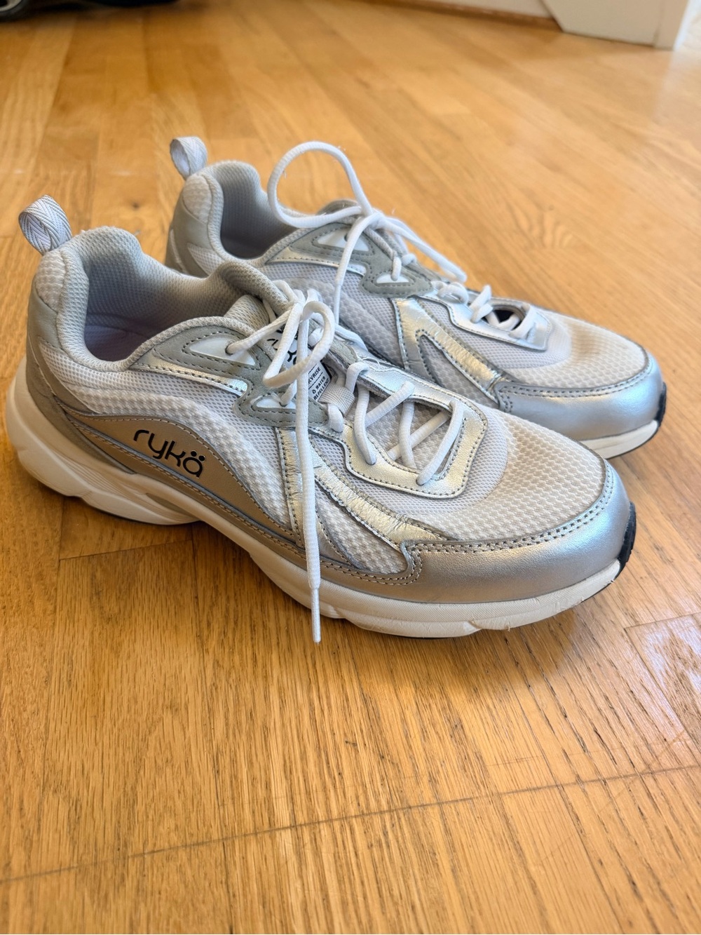 Ladies Size 10W Wide "Ryka" Silver and White Athletic Sneakers Mesh Upper GUC